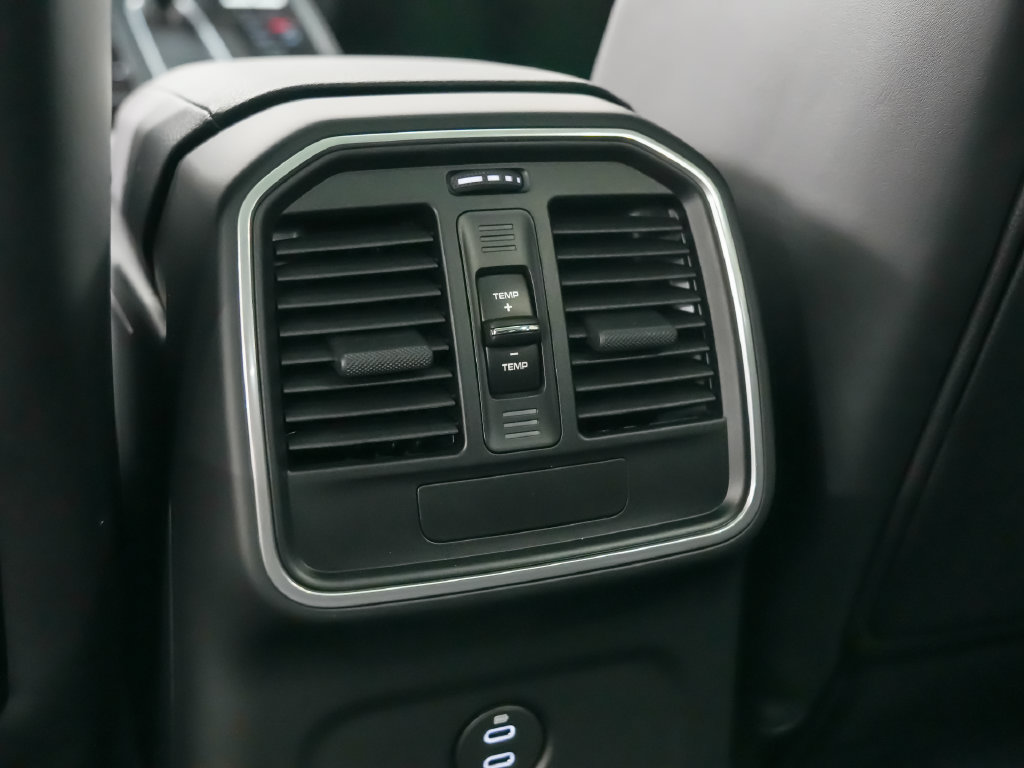 Certified 2026 Porsche Macan AWD/4WD image 20