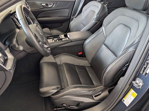 Used 2022 Volvo S60 T8 R-Design image 17