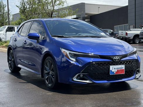 Used 2025 Toyota Corolla XSE FWD image 3