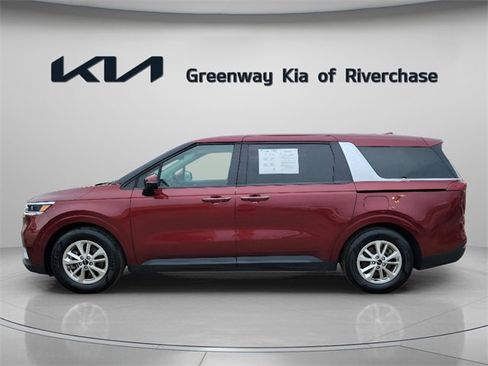 Used 2022 Kia Carnival LX image 4