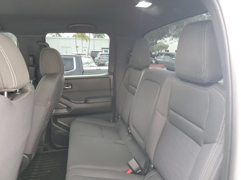 Used 2023 Nissan Frontier SV w/ Midnight Edition Package RWD image 12