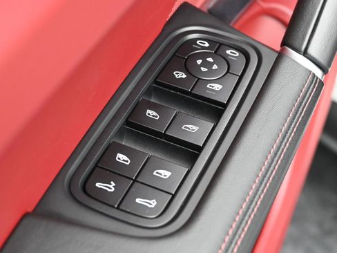 Certified 2022 Porsche Cayenne Turbo image 9