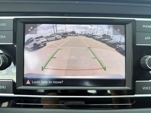 Used 2024 Volkswagen Jetta SE FWD image 19