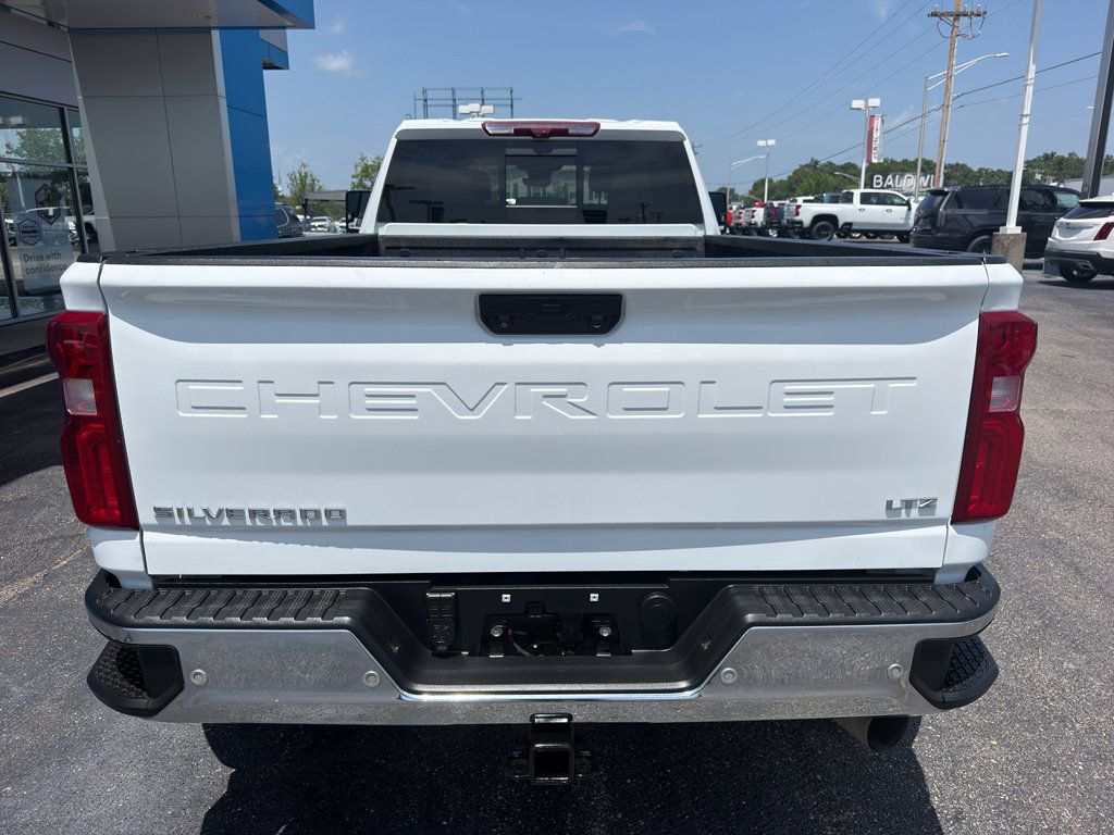 Used 2025 Chevrolet Silverado 3500 LTZ w/ LTZ Plus Package AWD/4WD image 4