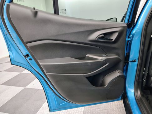 Used 2025 Chevrolet Trax RS w/ Sunroof Package image 25