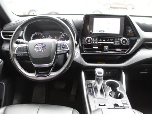 Used 2023 Toyota Highlander XSE FWD image 29