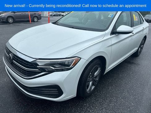 Used 2023 Volkswagen Jetta SE FWD image 1