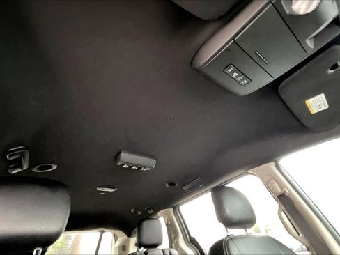 Used 2020 Dodge Grand Caravan SXT image 22