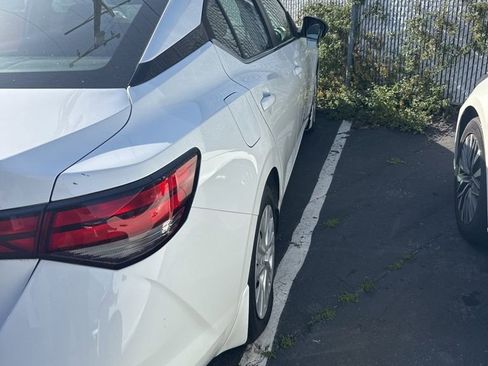 Certified 2022 Nissan Sentra S image 5