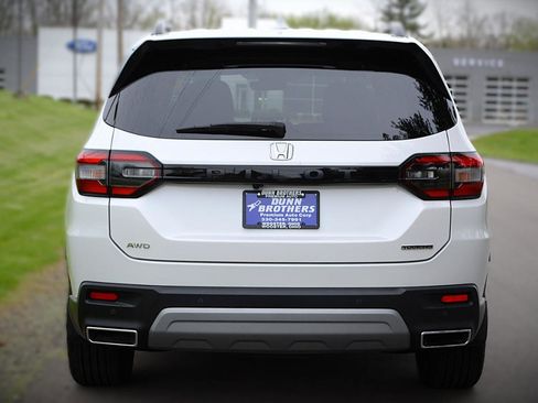 Used 2025 Honda Pilot Touring image 6