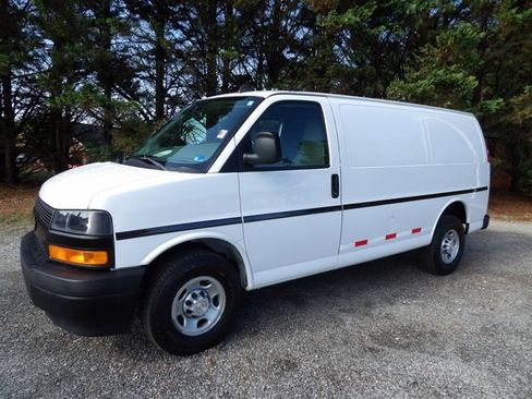 Used 2018 Chevrolet Express 2500 w/ Driver Convenience Package RWD image 1