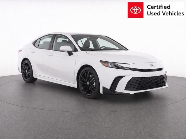 Used 2025 Toyota Camry SE FWD image 1