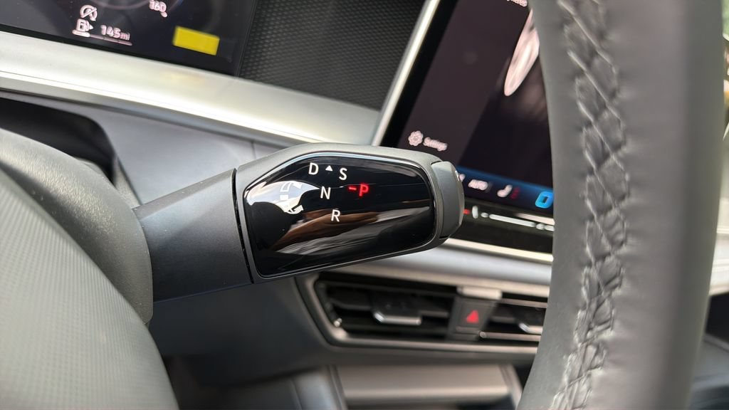New 2026 Volkswagen Tiguan SE R-Line FWD image 15
