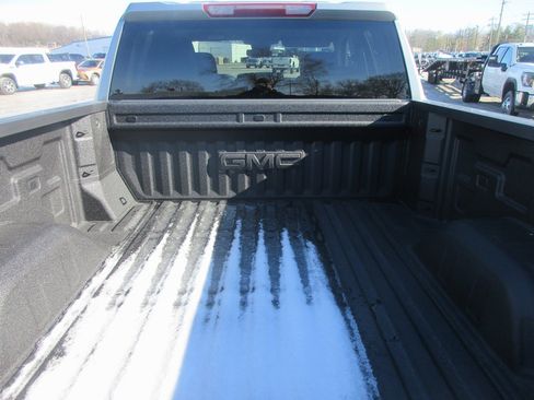 New 2026 GMC Sierra 1500 SLE image 7