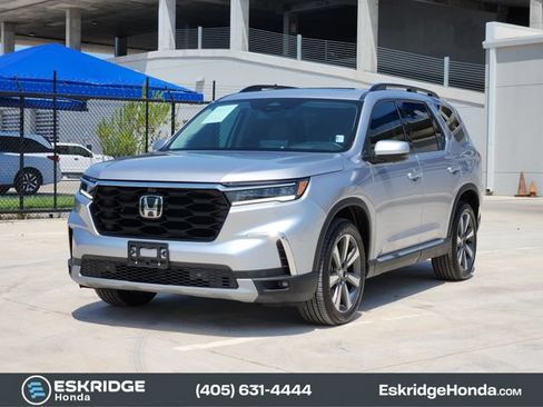 Used 2025 Honda Pilot Elite image 3