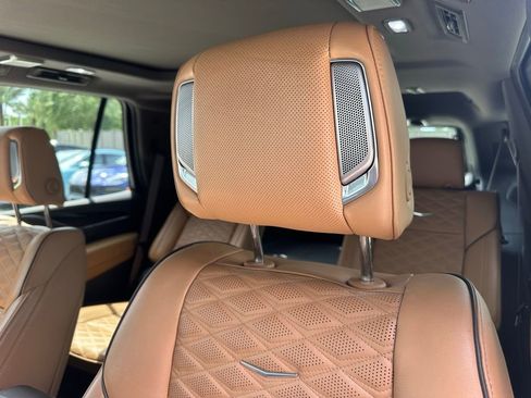 Used 2022 Cadillac Escalade Premium Luxury w/ Performance Package AWD/4WD image 22