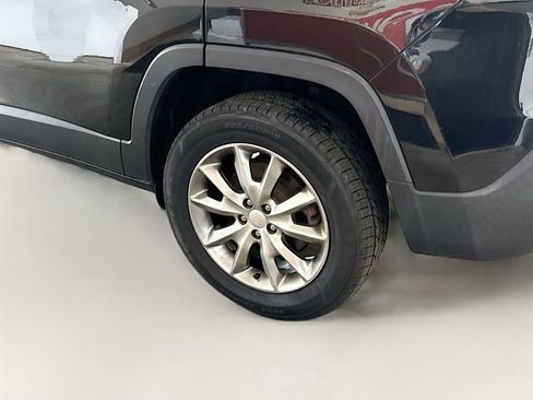 Used 2017 Jeep Cherokee Limited w/ Trailer Tow Group AWD/4WD image 32