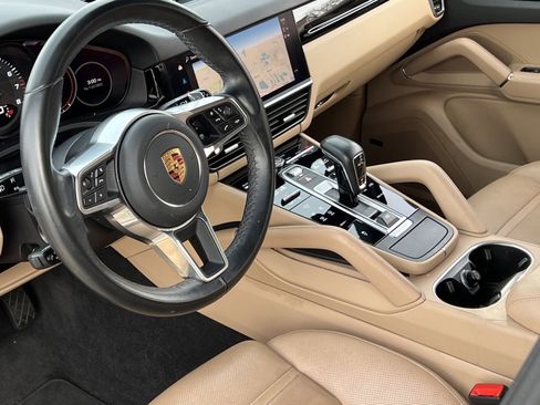 Certified 2023 Porsche Cayenne image 4