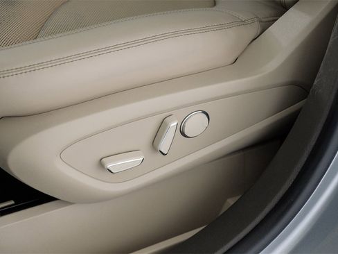 Used 2023 Lincoln Nautilus Reserve image 36