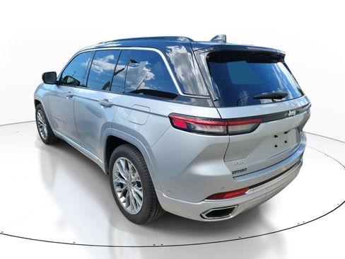 Used 2024 Jeep Grand Cherokee Summit w/ Luxury Tech Group V image 4