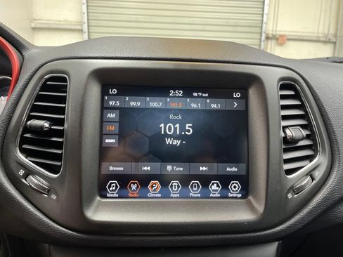Used 2020 Jeep Compass Trailhawk AWD/4WD image 16
