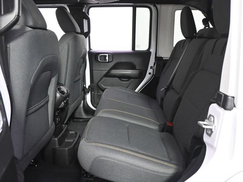 Used 2025 Jeep Wrangler Unlimited Sahara AWD/4WD image 20