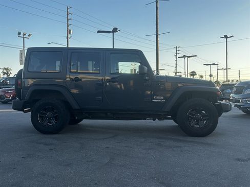 Used 2017 Jeep Wrangler Unlimited Sport w/ Connectivity Group AWD/4WD image 6