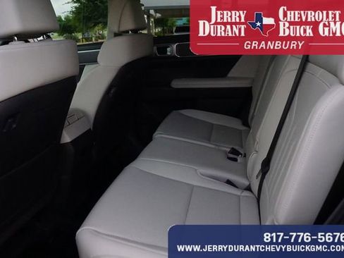 Used 2025 Hyundai Santa Fe SEL FWD image 21