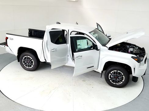Used 2024 Toyota Tacoma TRD Sport w/ TRD Sport Upgrade Package AWD/4WD image 20