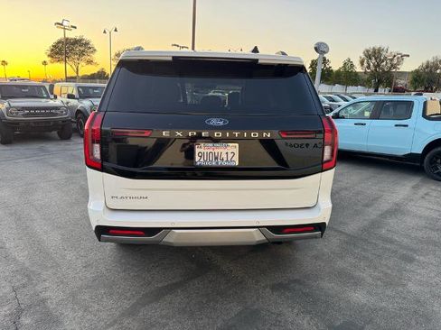Certified 2025 Ford Expedition Platinum image 4