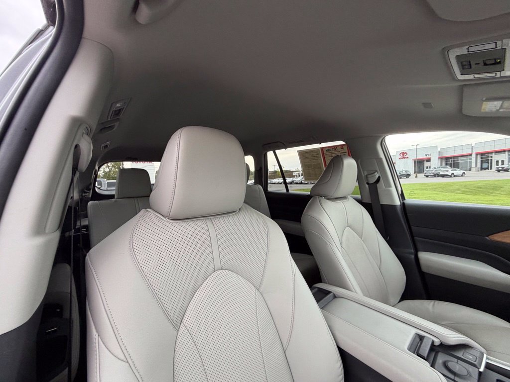 Used 2024 Toyota Grand Highlander AWD Hybrid image 39