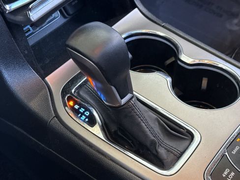 Used 2019 Jeep Grand Cherokee Altitude AWD/4WD image 24