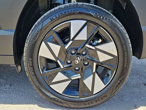 Certified 2025 Hyundai Kona SEL AWD/4WD image 13