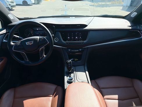 Certified 2022 Cadillac XT5 Premium Luxury FWD image 19