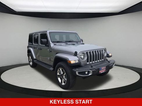 Used 2018 Jeep Wrangler Unlimited Sahara w/ Dual Top Group AWD/4WD image 8