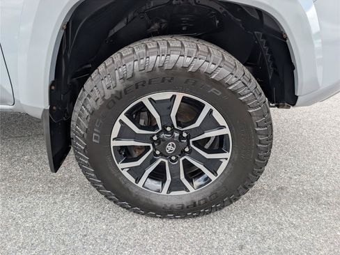 Used 2021 Toyota Tacoma TRD Sport w/ Technology Package AWD/4WD image 9