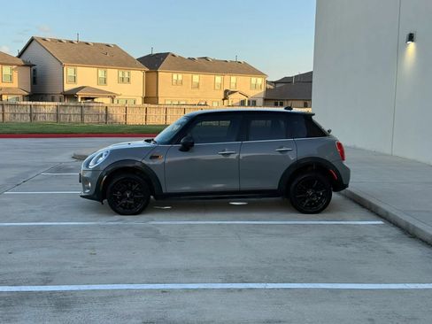 Used 2017 MINI Cooper 4-Door Hardtop FWD image 4