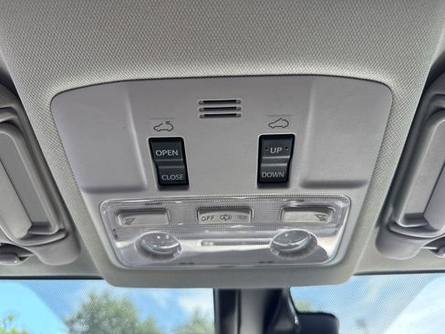 Used 2014 Toyota RAV4 Limited w/ Technology Package AWD/4WD image 23
