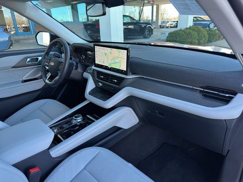 Used 2025 Ford Explorer Platinum w/ Ultimate Package image 31