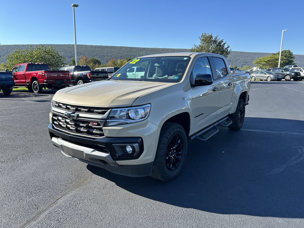 Used 2022 Chevrolet Colorado Z71 AWD/4WD image 3