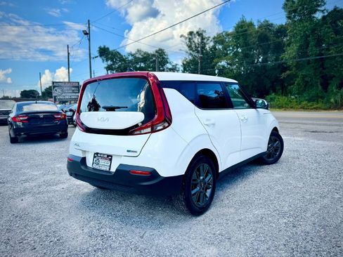 Used 2022 Kia Soul EX image 4