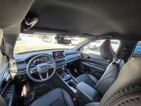 New 2026 Jeep Compass Latitude image 17