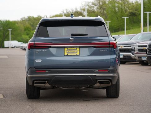 Used 2025 Buick Enclave Preferred AWD/4WD image 4
