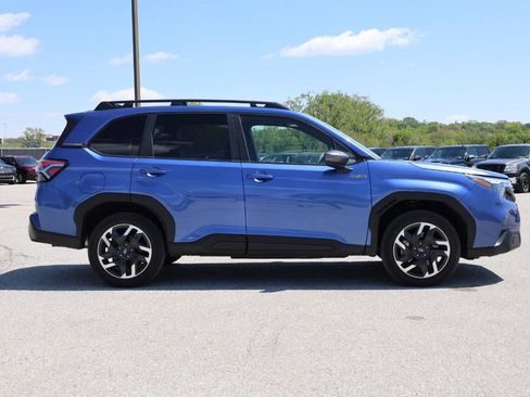 Used 2025 Subaru Forester Premium AWD/4WD image 7