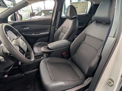 New 2026 Nissan Leaf Platinum+ w/ Cargo Package (Platinum+) FWD image 9