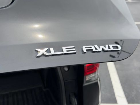 Used 2021 Toyota Highlander XLE AWD/4WD image 31