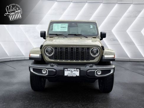 New 2026 Jeep Gladiator Sport AWD/4WD image 2