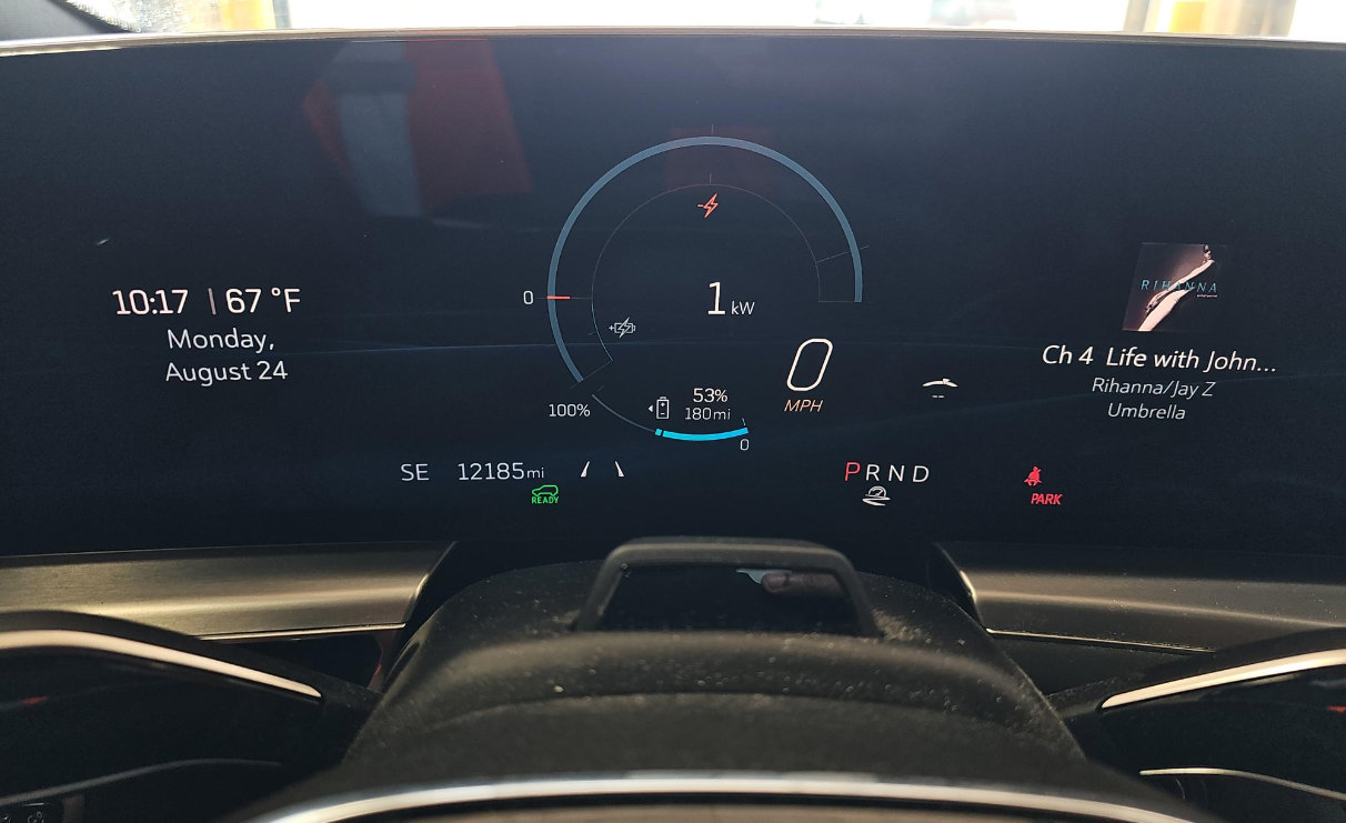 Used 2024 Cadillac Lyriq Sport AWD/4WD image 9