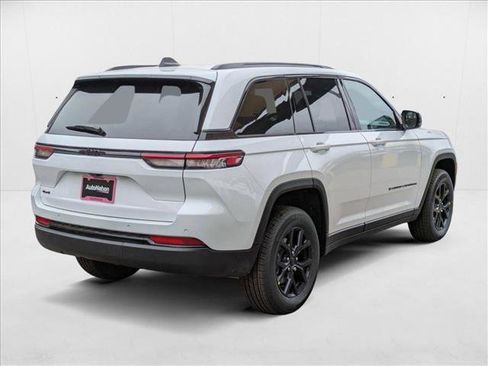 New 2025 Jeep Grand Cherokee Altitude image 2