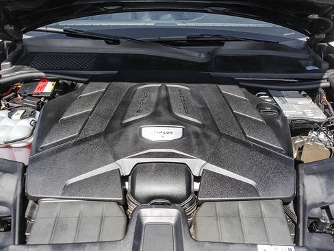 Used 2019 Porsche Cayenne S w/ Premium Package AWD/4WD image 27